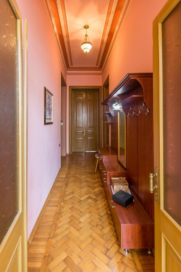 Royal Suite Apartment On Nizami Street Баку Экстерьер фото