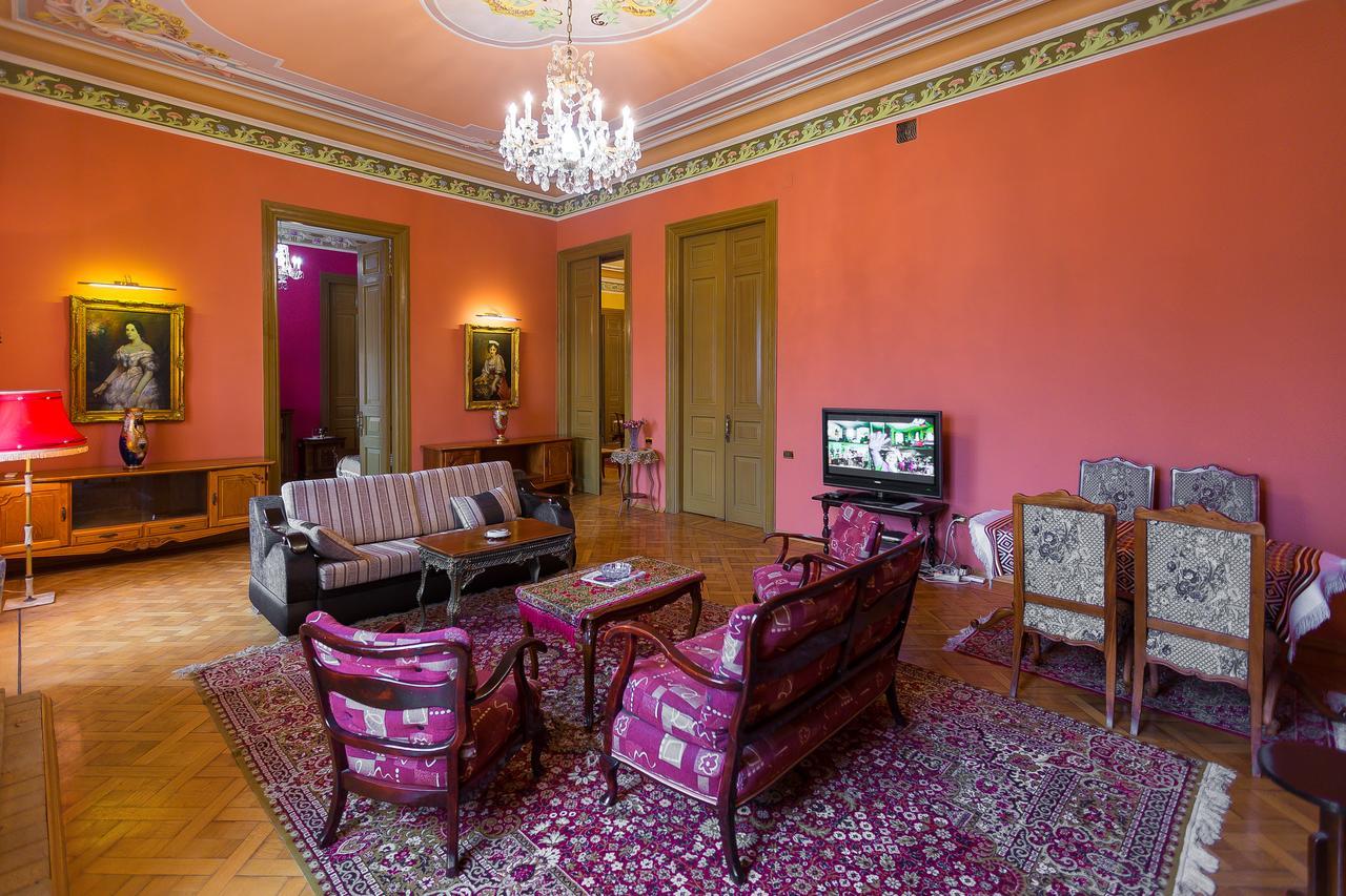 Royal Suite Apartment On Nizami Street Баку Экстерьер фото